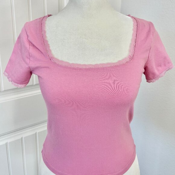 Hollister Must-Have Collection Dusty Pink Lace Trim Baby Tee - Size Small - Picture 2 of 8